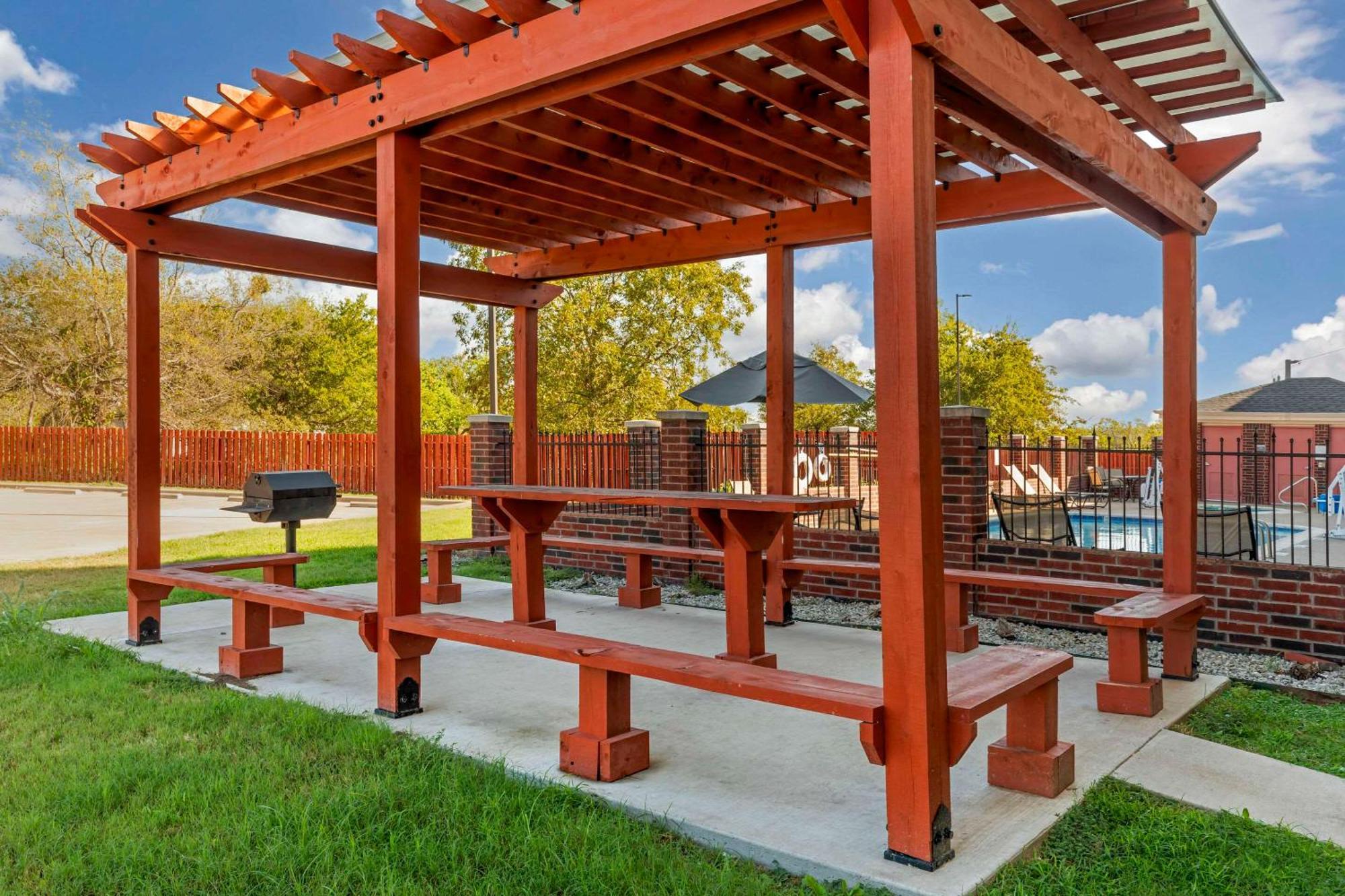 Comfort & Hotel Mexia