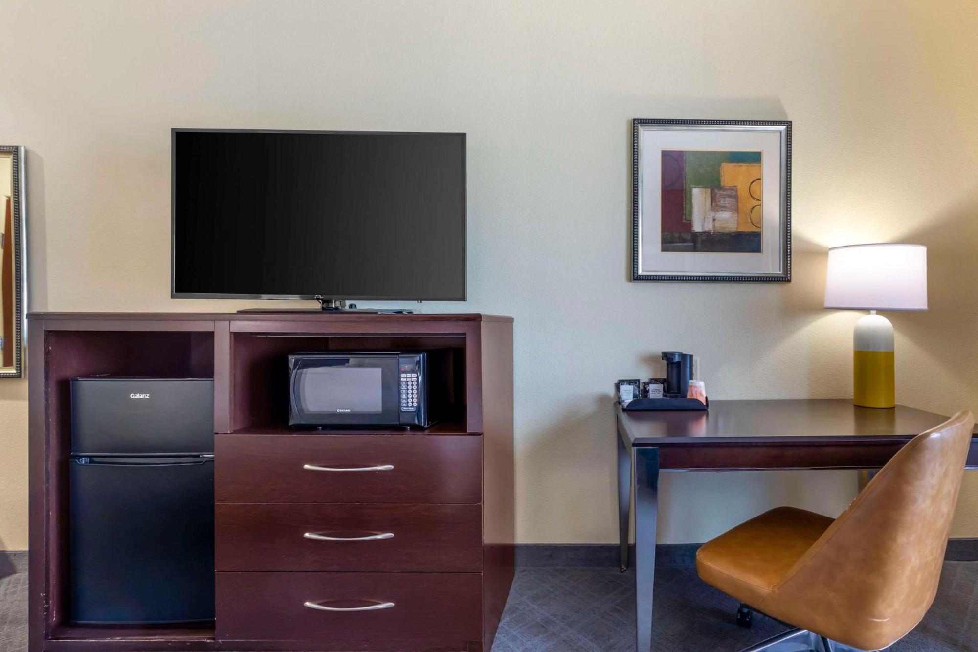 Comfort & Hotel Mexia